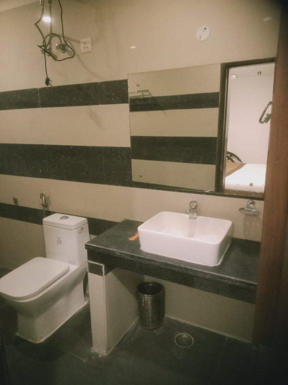 Oyo Hotel Blu Pebbles Near Delhi Airport 뉴델리 외부 사진